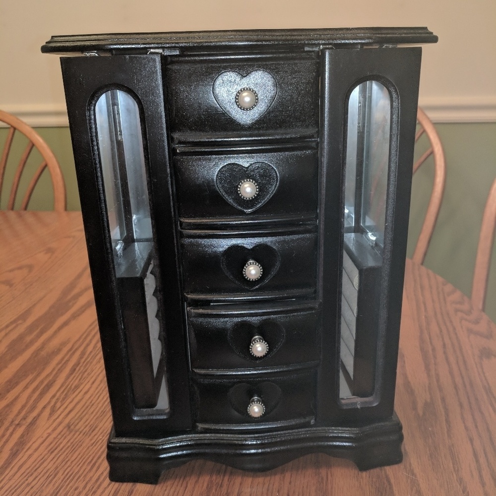 Wooden jewelry box